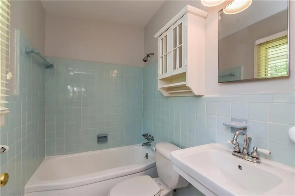420 Carolwood Lane, Sandy Springs, Georgia 30342, 3 Bedrooms Bedrooms, ,2 BathroomsBathrooms,Residential,Sold,420 Carolwood Lane,5860765