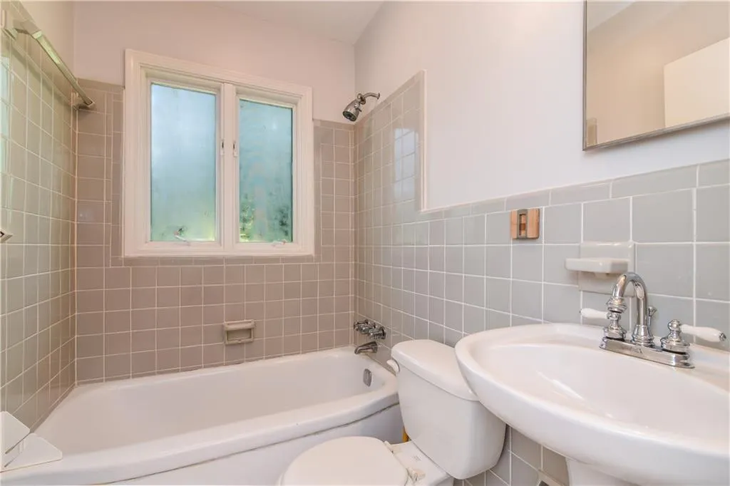 420 Carolwood Lane, Sandy Springs, Georgia 30342, 3 Bedrooms Bedrooms, ,2 BathroomsBathrooms,Residential,Sold,420 Carolwood Lane,5860765