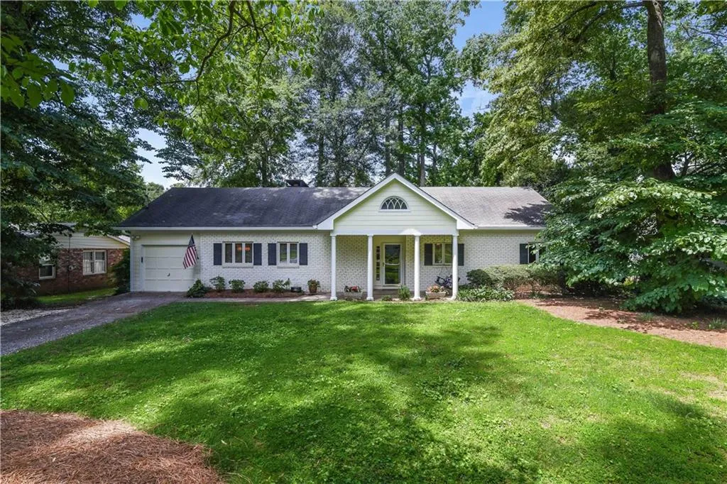 420 Carolwood Lane, Sandy Springs, Georgia 30342, 3 Bedrooms Bedrooms, ,2 BathroomsBathrooms,Residential,Sold,420 Carolwood Lane,5860765