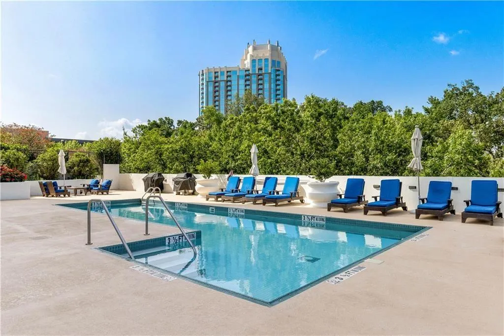 2828 Peachtree Road Nw Unit 701, Atlanta, Georgia 30305, 2 Bedrooms Bedrooms, ,2 BathroomsBathrooms,Residential,For Sale,2828 Peachtree Road Nw Unit 701,7535437