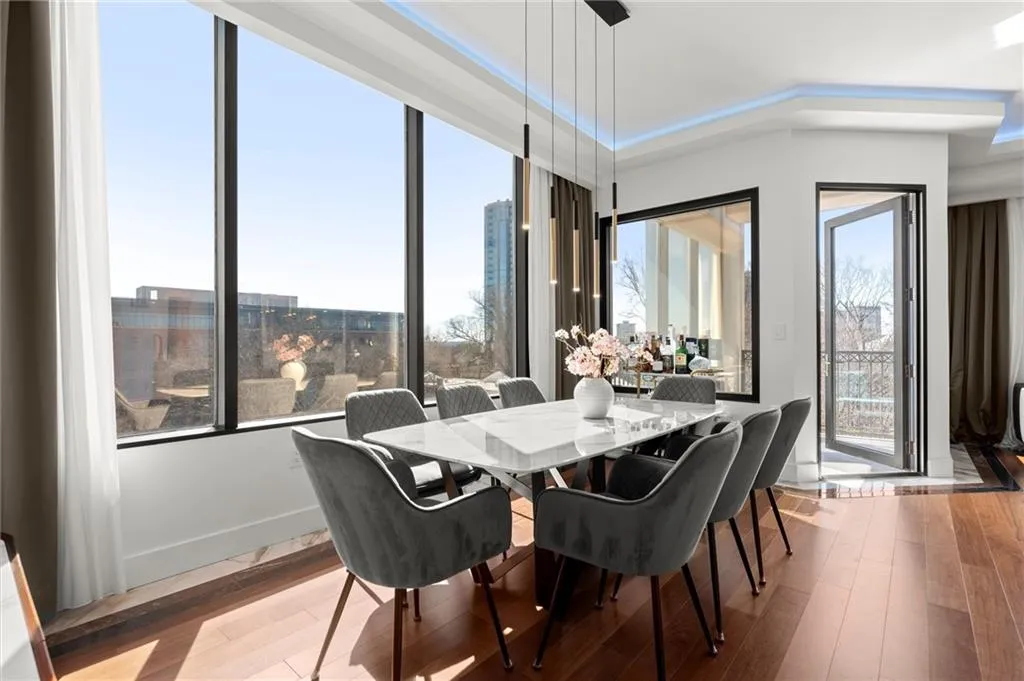 2828 Peachtree Road Nw Unit 701, Atlanta, Georgia 30305, 2 Bedrooms Bedrooms, ,2 BathroomsBathrooms,Residential,For Sale,2828 Peachtree Road Nw Unit 701,7535437
