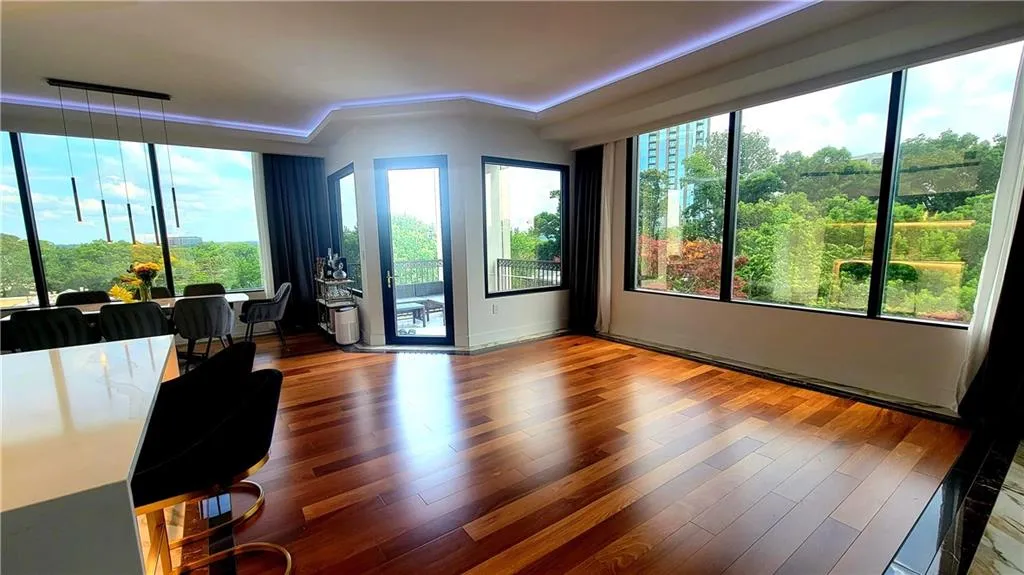 2828 Peachtree Road Nw Unit 701, Atlanta, Georgia 30305, 2 Bedrooms Bedrooms, ,2 BathroomsBathrooms,Residential,For Sale,2828 Peachtree Road Nw Unit 701,7535437