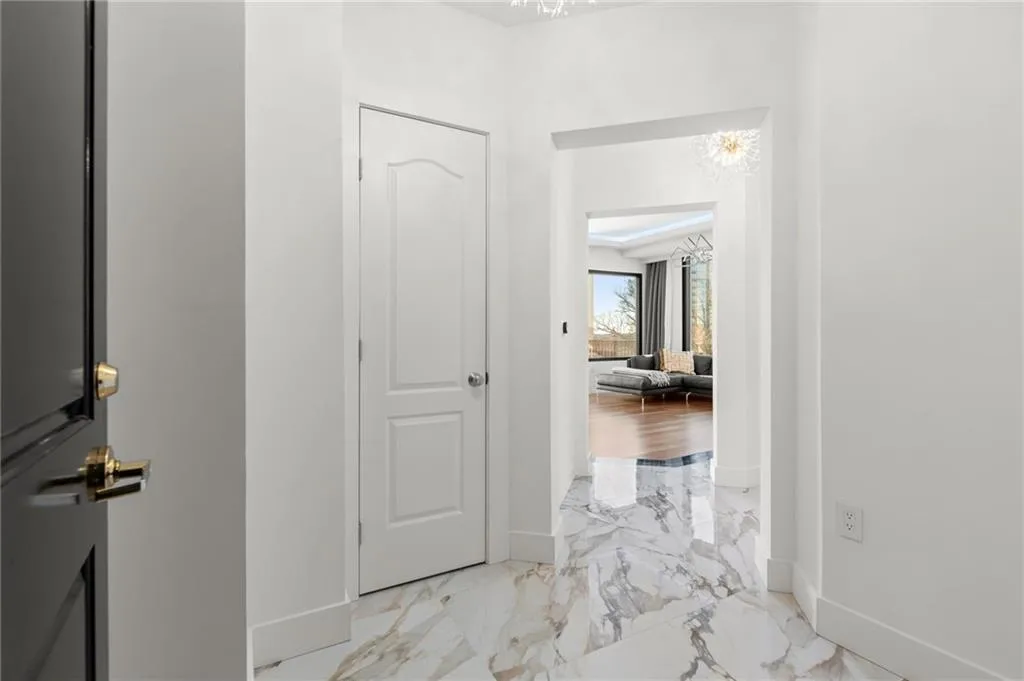 2828 Peachtree Road Nw Unit 701, Atlanta, Georgia 30305, 2 Bedrooms Bedrooms, ,2 BathroomsBathrooms,Residential,For Sale,2828 Peachtree Road Nw Unit 701,7535437