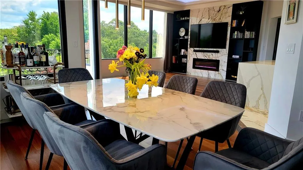 2828 Peachtree Road Nw Unit 701, Atlanta, Georgia 30305, 2 Bedrooms Bedrooms, ,2 BathroomsBathrooms,Residential,For Sale,2828 Peachtree Road Nw Unit 701,7535437