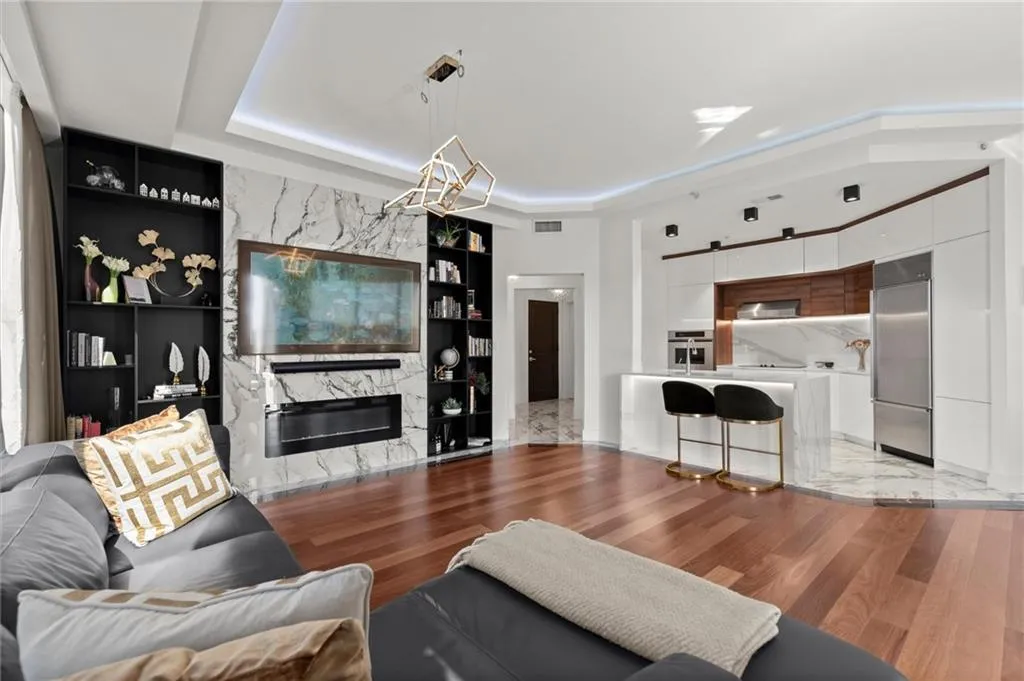 2828 Peachtree Road Nw Unit 701, Atlanta, Georgia 30305, 2 Bedrooms Bedrooms, ,2 BathroomsBathrooms,Residential,For Sale,2828 Peachtree Road Nw Unit 701,7535437