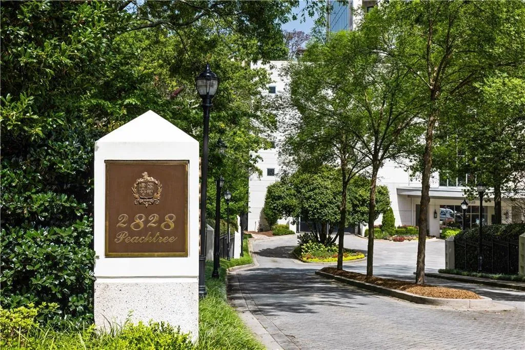 2828 Peachtree Road Nw Unit 701, Atlanta, Georgia 30305, 2 Bedrooms Bedrooms, ,2 BathroomsBathrooms,Residential,For Sale,2828 Peachtree Road Nw Unit 701,7535437