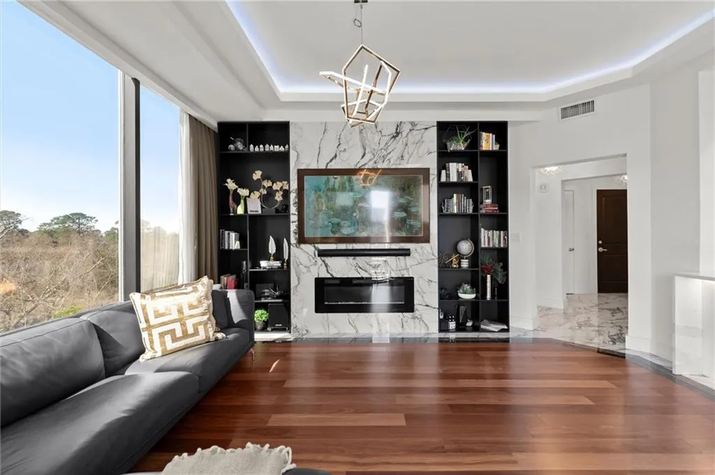 2828 Peachtree Road Nw Unit 701, Atlanta, Georgia 30305, 2 Bedrooms Bedrooms, ,2 BathroomsBathrooms,Residential,For Sale,2828 Peachtree Road Nw Unit 701,7535437