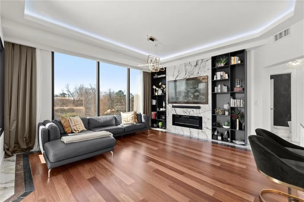 2828 Peachtree Road Nw Unit 701, Atlanta, Georgia 30305, 2 Bedrooms Bedrooms, ,2 BathroomsBathrooms,Residential,For Sale,2828 Peachtree Road Nw Unit 701,7535437