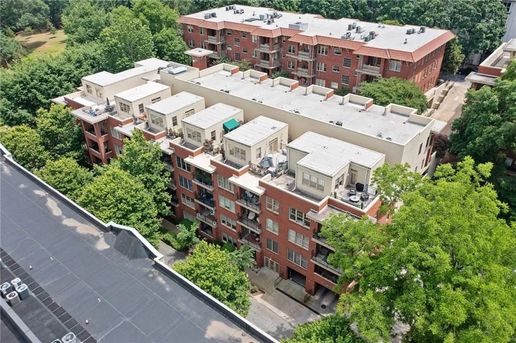 Bird's eye view of apartment complex