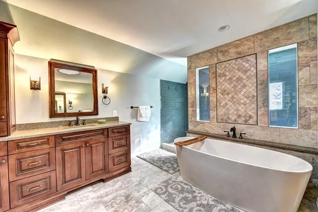 9450 Huntcliff Trace, Sandy Springs, Georgia 30350, 4 Bedrooms Bedrooms, ,4 BathroomsBathrooms,Residential,Sold,9450 Huntcliff Trace,6766837