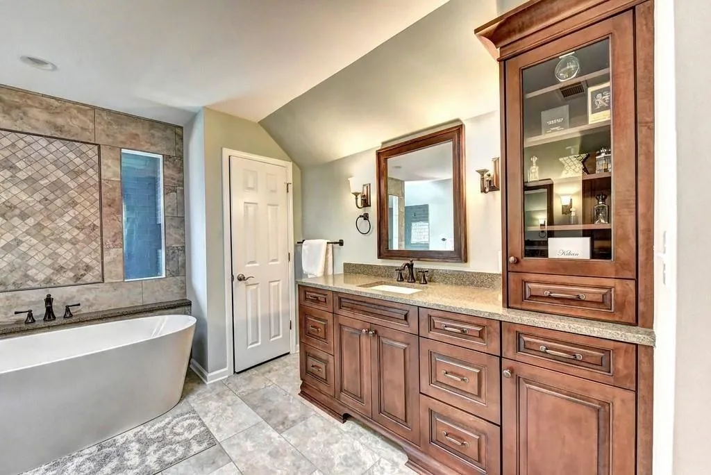 9450 Huntcliff Trace, Sandy Springs, Georgia 30350, 4 Bedrooms Bedrooms, ,4 BathroomsBathrooms,Residential,Sold,9450 Huntcliff Trace,6766837