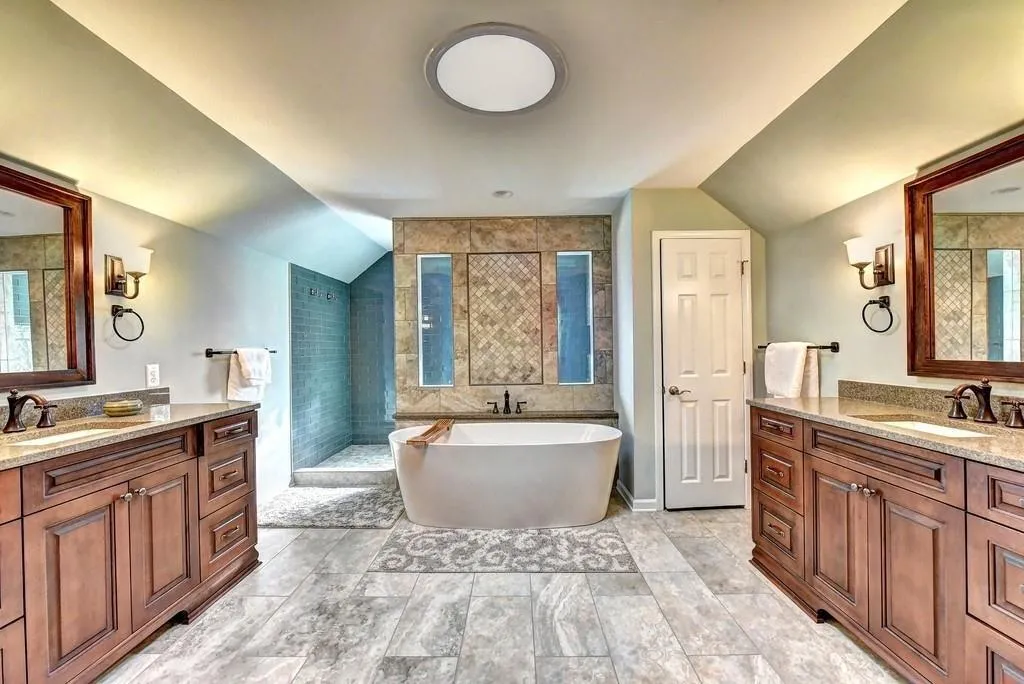 9450 Huntcliff Trace, Sandy Springs, Georgia 30350, 4 Bedrooms Bedrooms, ,4 BathroomsBathrooms,Residential,Sold,9450 Huntcliff Trace,6766837