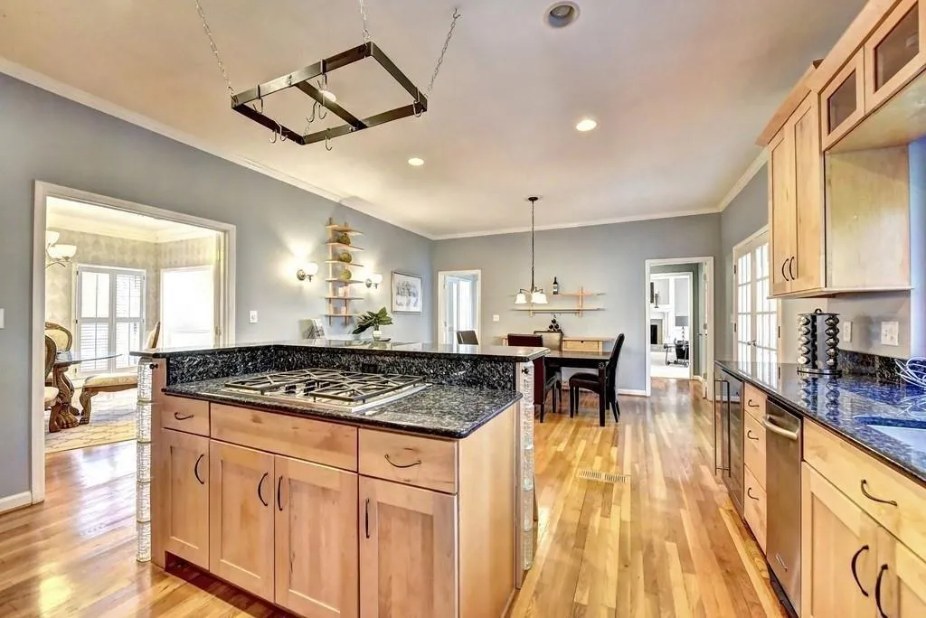 9450 Huntcliff Trace, Sandy Springs, Georgia 30350, 4 Bedrooms Bedrooms, ,4 BathroomsBathrooms,Residential,Sold,9450 Huntcliff Trace,6766837