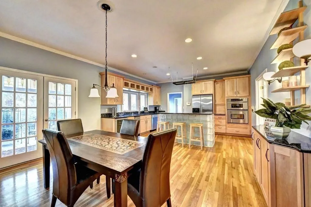 9450 Huntcliff Trace, Sandy Springs, Georgia 30350, 4 Bedrooms Bedrooms, ,4 BathroomsBathrooms,Residential,Sold,9450 Huntcliff Trace,6766837