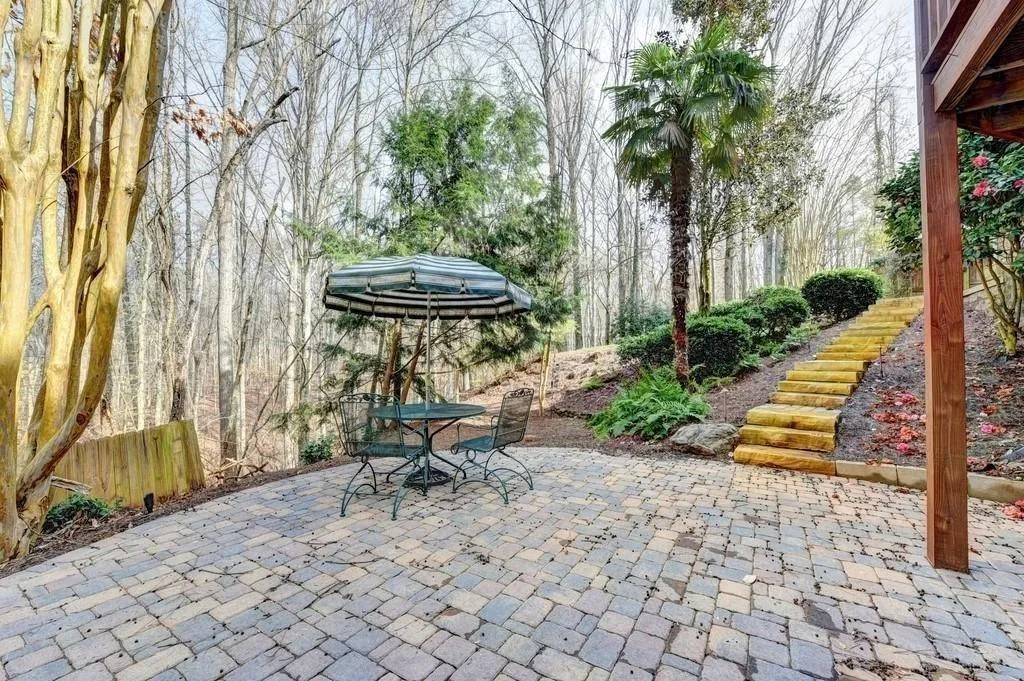 9450 Huntcliff Trace, Sandy Springs, Georgia 30350, 4 Bedrooms Bedrooms, ,4 BathroomsBathrooms,Residential,Sold,9450 Huntcliff Trace,6766837