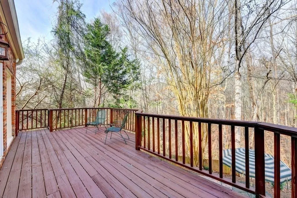 9450 Huntcliff Trace, Sandy Springs, Georgia 30350, 4 Bedrooms Bedrooms, ,4 BathroomsBathrooms,Residential,Sold,9450 Huntcliff Trace,6766837