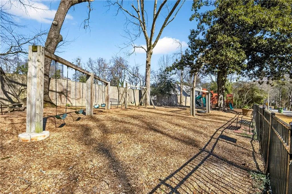 21 Park Circle Ne, Atlanta, Georgia 30305, 3 Bedrooms Bedrooms, 0 ,2 BathroomsBathrooms,Residential,For Sale,21 Park Circle Ne,7692656