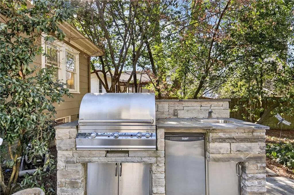21 Park Circle Ne, Atlanta, Georgia 30305, 3 Bedrooms Bedrooms, 0 ,2 BathroomsBathrooms,Residential,For Sale,21 Park Circle Ne,7692656