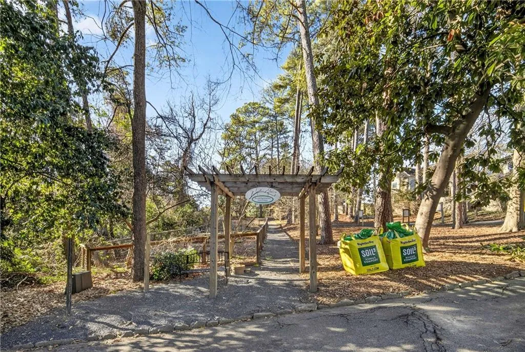 21 Park Circle Ne, Atlanta, Georgia 30305, 3 Bedrooms Bedrooms, 0 ,2 BathroomsBathrooms,Residential,For Sale,21 Park Circle Ne,7692656
