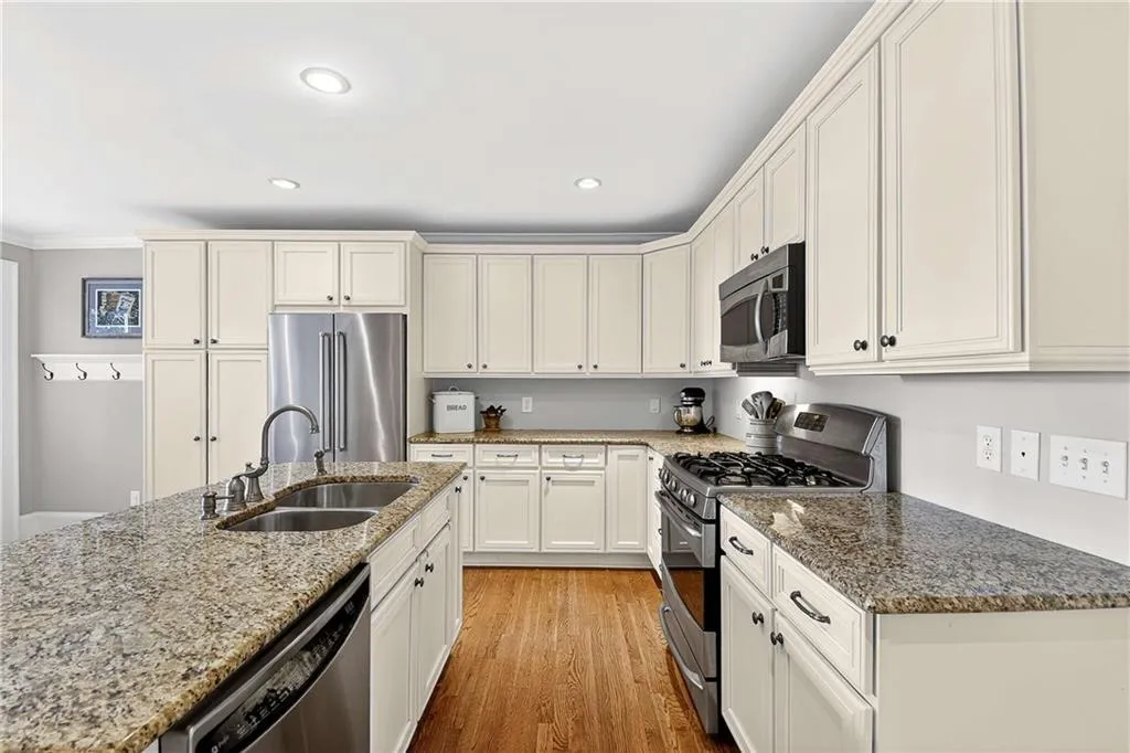 21 Park Circle Ne, Atlanta, Georgia 30305, 3 Bedrooms Bedrooms, 0 ,2 BathroomsBathrooms,Residential,For Sale,21 Park Circle Ne,7692656