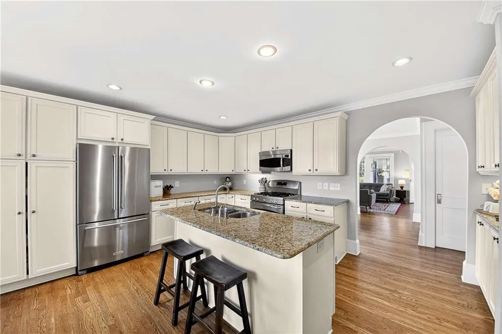 21 Park Circle Ne, Atlanta, Georgia 30305, 3 Bedrooms Bedrooms, 0 ,2 BathroomsBathrooms,Residential,For Sale,21 Park Circle Ne,7692656