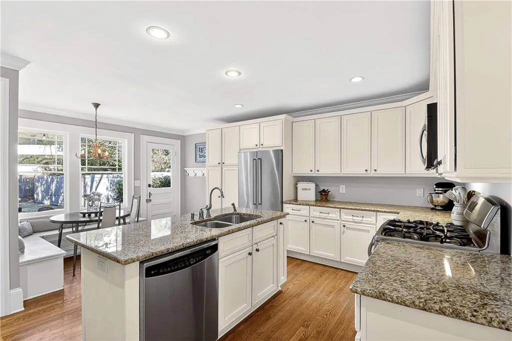 21 Park Circle Ne, Atlanta, Georgia 30305, 3 Bedrooms Bedrooms, 0 ,2 BathroomsBathrooms,Residential,For Sale,21 Park Circle Ne,7692656