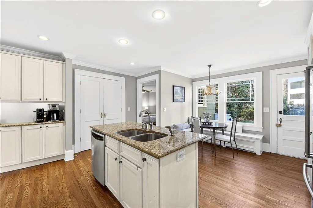 21 Park Circle Ne, Atlanta, Georgia 30305, 3 Bedrooms Bedrooms, 0 ,2 BathroomsBathrooms,Residential,For Sale,21 Park Circle Ne,7692656