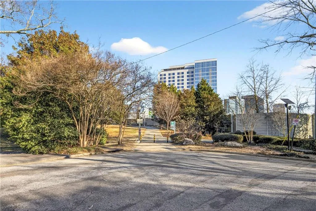 21 Park Circle Ne, Atlanta, Georgia 30305, 3 Bedrooms Bedrooms, 0 ,2 BathroomsBathrooms,Residential,For Sale,21 Park Circle Ne,7692656