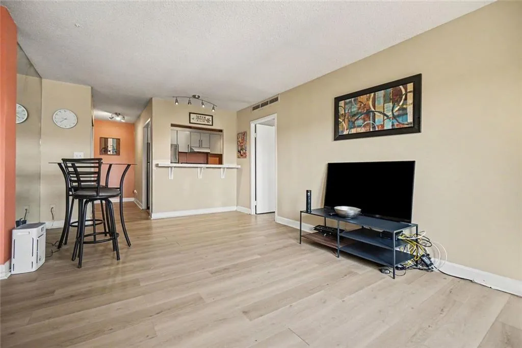 2285 Peachtree Road Ne Unit 909, Atlanta, Georgia 30309, 1 Bedroom Bedrooms, 0 ,1 BathroomBathrooms,Residential,For Sale,2285 Peachtree Road Ne Unit 909,7806742