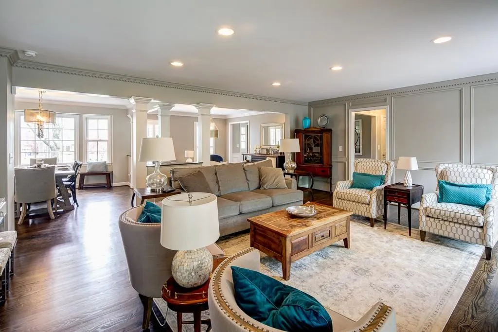 6895 Hunters Knoll, Sandy Springs, Georgia 30328, 5 Bedrooms Bedrooms, ,5 BathroomsBathrooms,Residential,Sold,6895 Hunters Knoll,5831743