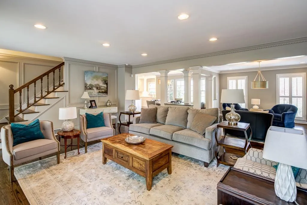 6895 Hunters Knoll, Sandy Springs, Georgia 30328, 5 Bedrooms Bedrooms, ,5 BathroomsBathrooms,Residential,Sold,6895 Hunters Knoll,5831743