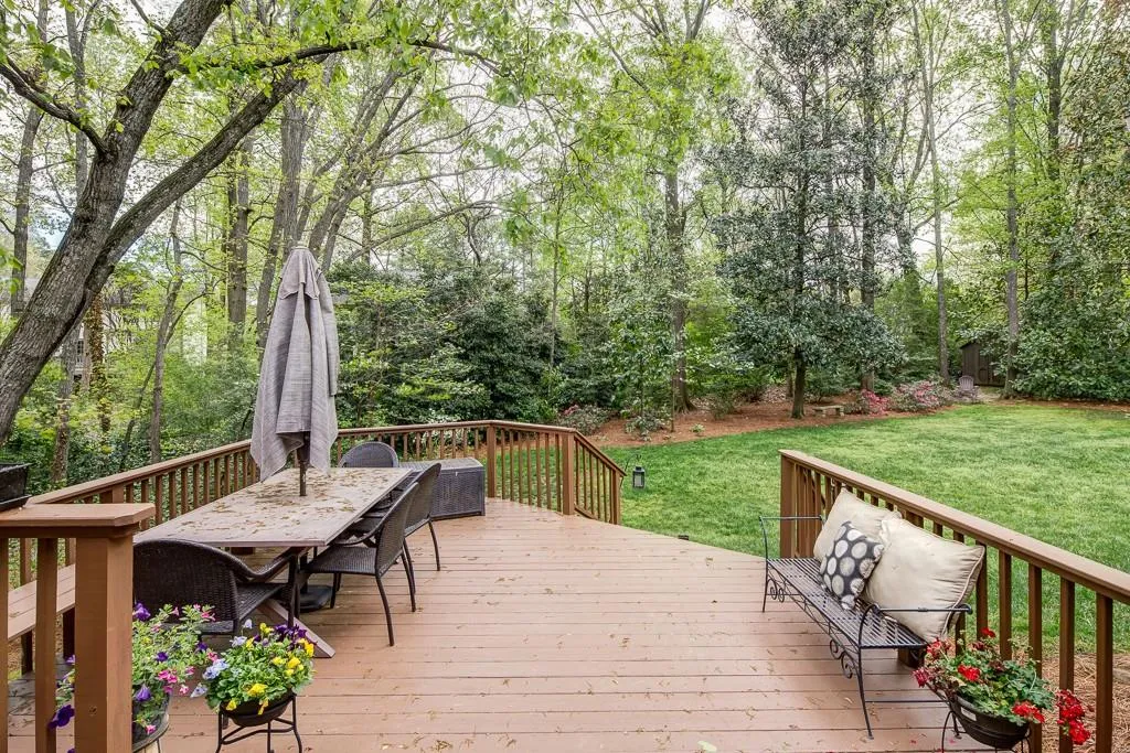 6895 Hunters Knoll, Sandy Springs, Georgia 30328, 5 Bedrooms Bedrooms, ,5 BathroomsBathrooms,Residential,Sold,6895 Hunters Knoll,5831743