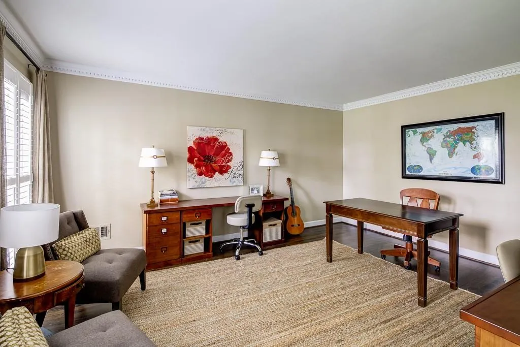 6895 Hunters Knoll, Sandy Springs, Georgia 30328, 5 Bedrooms Bedrooms, ,5 BathroomsBathrooms,Residential,Sold,6895 Hunters Knoll,5831743