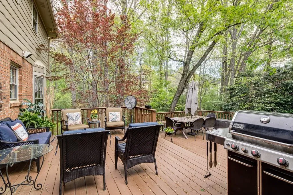 6895 Hunters Knoll, Sandy Springs, Georgia 30328, 5 Bedrooms Bedrooms, ,5 BathroomsBathrooms,Residential,Sold,6895 Hunters Knoll,5831743