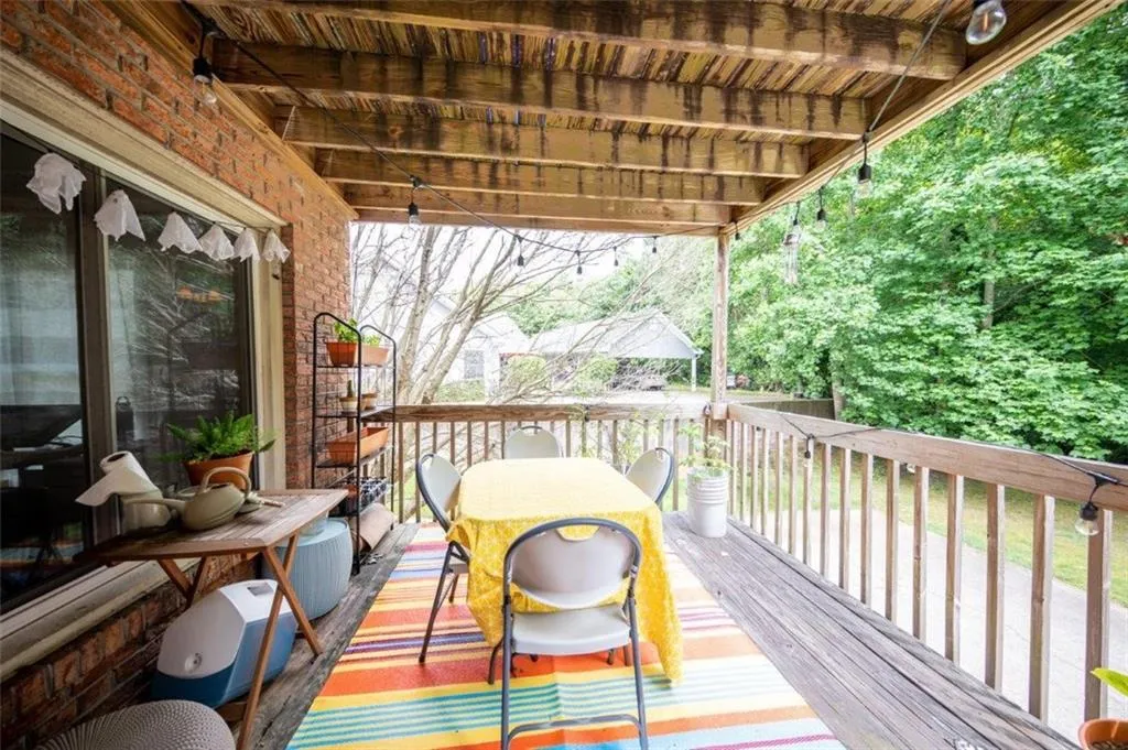 650 Corbin Lake Court, Sandy Springs, Georgia 30350, 3 Bedrooms Bedrooms, ,2 BathroomsBathrooms,Residential,Sold,650 Corbin Lake Court,6739268