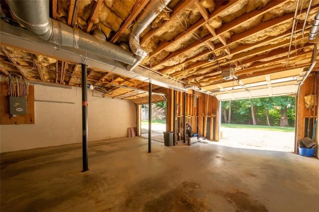 650 Corbin Lake Court, Sandy Springs, Georgia 30350, 3 Bedrooms Bedrooms, ,2 BathroomsBathrooms,Residential,Sold,650 Corbin Lake Court,6739268