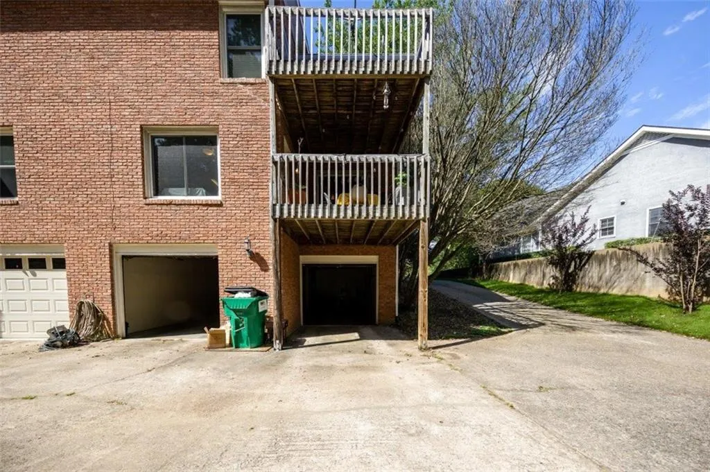 650 Corbin Lake Court, Sandy Springs, Georgia 30350, 3 Bedrooms Bedrooms, ,2 BathroomsBathrooms,Residential,Sold,650 Corbin Lake Court,6739268