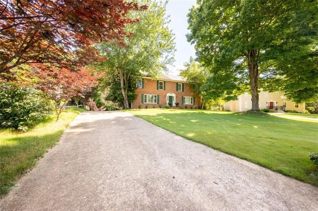 650 Corbin Lake Court, Sandy Springs, Georgia 30350, 3 Bedrooms Bedrooms, ,2 BathroomsBathrooms,Residential,Sold,650 Corbin Lake Court,6739268