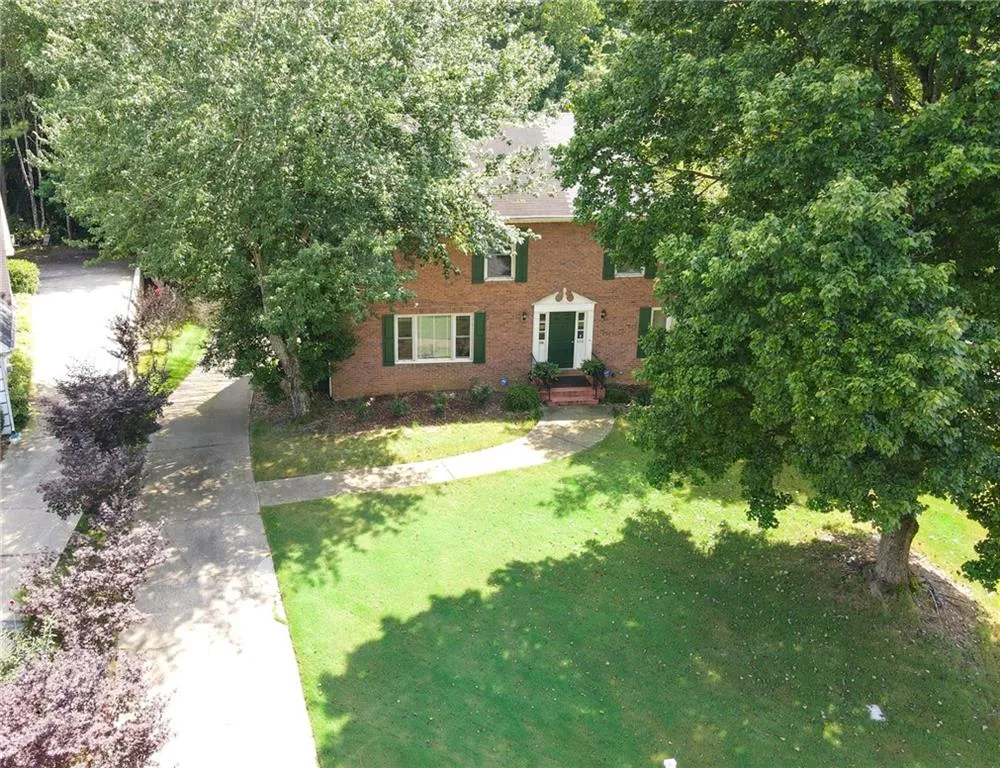 650 Corbin Lake Court, Sandy Springs, Georgia 30350, 3 Bedrooms Bedrooms, ,2 BathroomsBathrooms,Residential,Sold,650 Corbin Lake Court,6739268