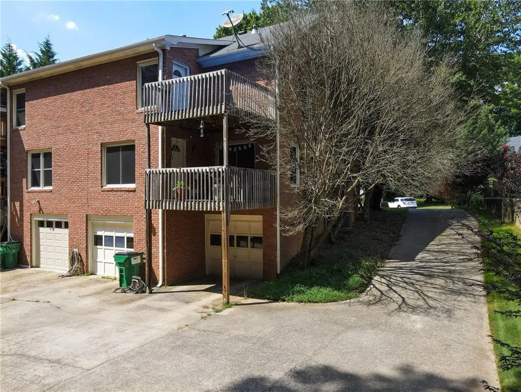 650 Corbin Lake Court, Sandy Springs, Georgia 30350, 3 Bedrooms Bedrooms, ,2 BathroomsBathrooms,Residential,Sold,650 Corbin Lake Court,6739268