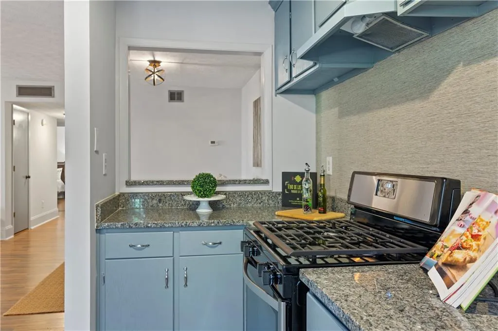 1205 Woodcliff Drive, Sandy Springs, Georgia 30350, 2 Bedrooms Bedrooms, ,2 BathroomsBathrooms,Residential,Sold,1205 Woodcliff Drive,6810193