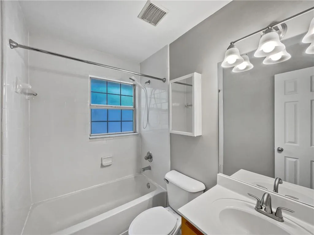 2232 Dunseath Avenue Nw Unit 202, Atlanta, Georgia 30318, 2 Bedrooms Bedrooms, ,1 BathroomBathrooms,Residential,For Sale,2232 Dunseath Avenue Nw Unit 202,7633495
