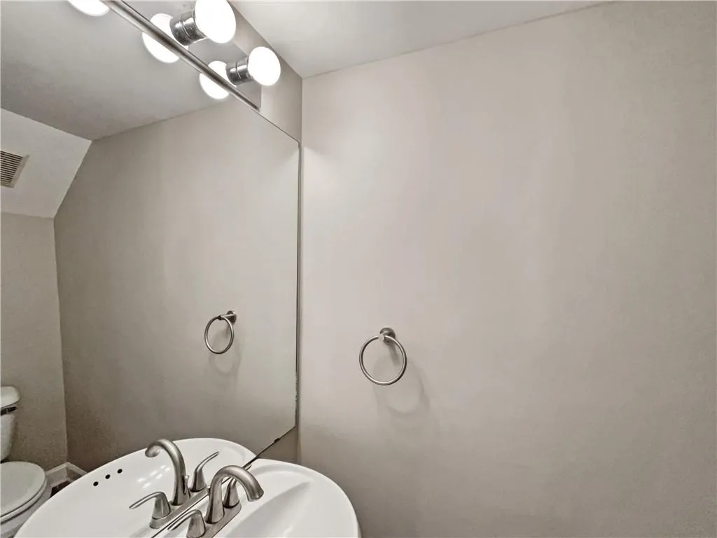 2232 Dunseath Avenue Nw Unit 202, Atlanta, Georgia 30318, 2 Bedrooms Bedrooms, ,1 BathroomBathrooms,Residential,For Sale,2232 Dunseath Avenue Nw Unit 202,7633495