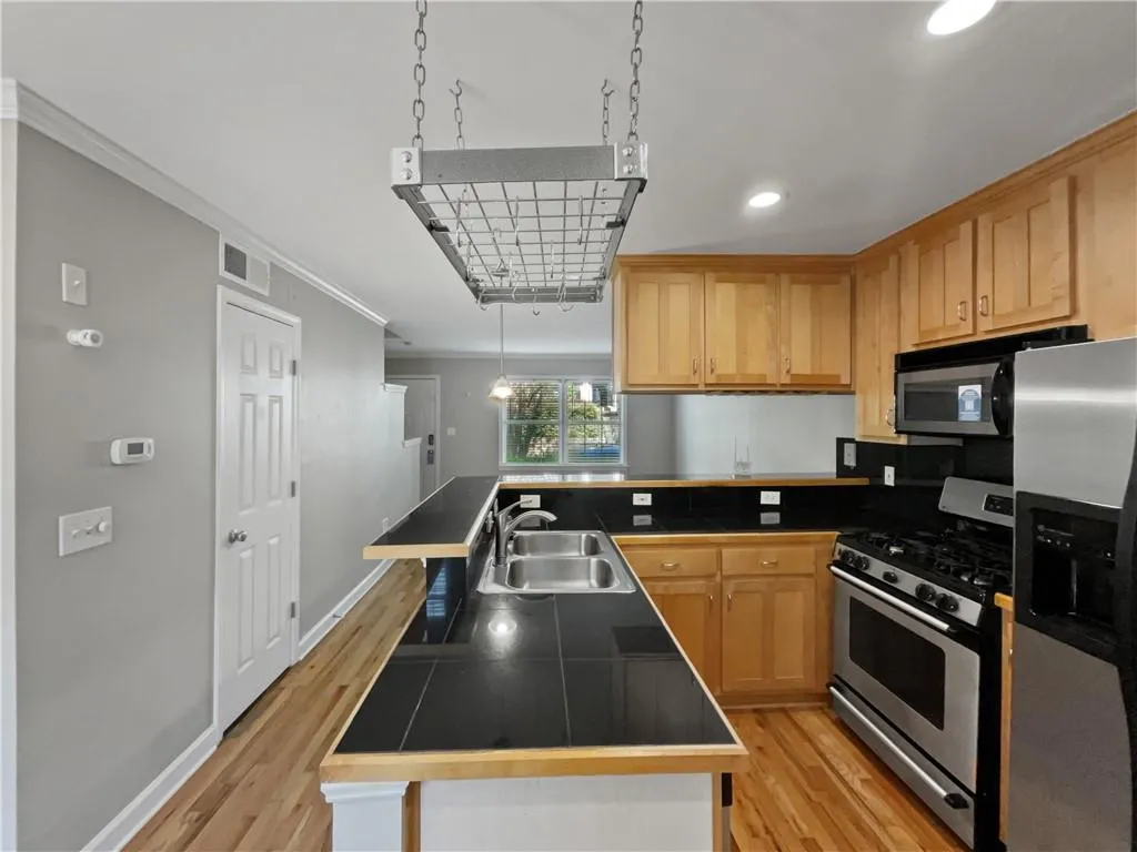 2232 Dunseath Avenue Nw Unit 202, Atlanta, Georgia 30318, 2 Bedrooms Bedrooms, ,1 BathroomBathrooms,Residential,For Sale,2232 Dunseath Avenue Nw Unit 202,7633495