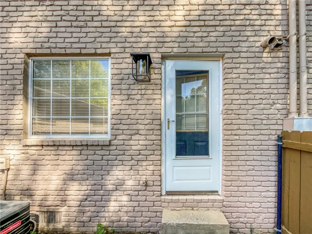 2232 Dunseath Avenue Nw Unit 202, Atlanta, Georgia 30318, 2 Bedrooms Bedrooms, ,1 BathroomBathrooms,Residential,For Sale,2232 Dunseath Avenue Nw Unit 202,7633495