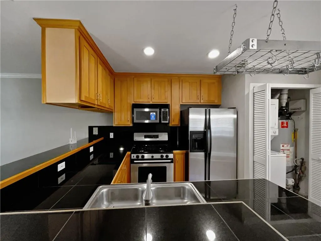 2232 Dunseath Avenue Nw Unit 202, Atlanta, Georgia 30318, 2 Bedrooms Bedrooms, ,1 BathroomBathrooms,Residential,For Sale,2232 Dunseath Avenue Nw Unit 202,7633495