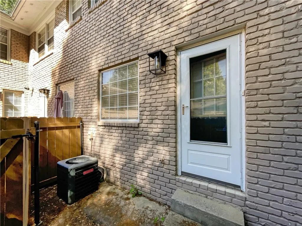 2232 Dunseath Avenue Nw Unit 202, Atlanta, Georgia 30318, 2 Bedrooms Bedrooms, ,1 BathroomBathrooms,Residential,For Sale,2232 Dunseath Avenue Nw Unit 202,7633495