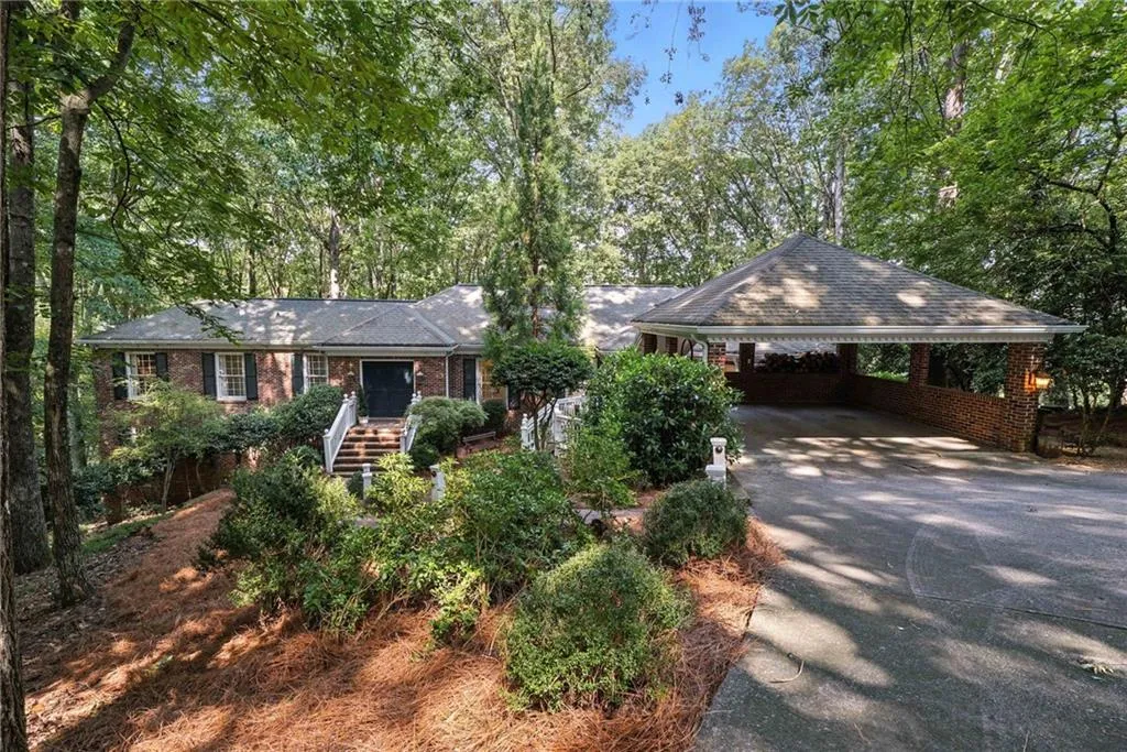 980 Buckhorn E, Atlanta, Georgia 30350, 4 Bedrooms Bedrooms, ,2 BathroomsBathrooms,Residential,For Sale,980 Buckhorn E,7645689