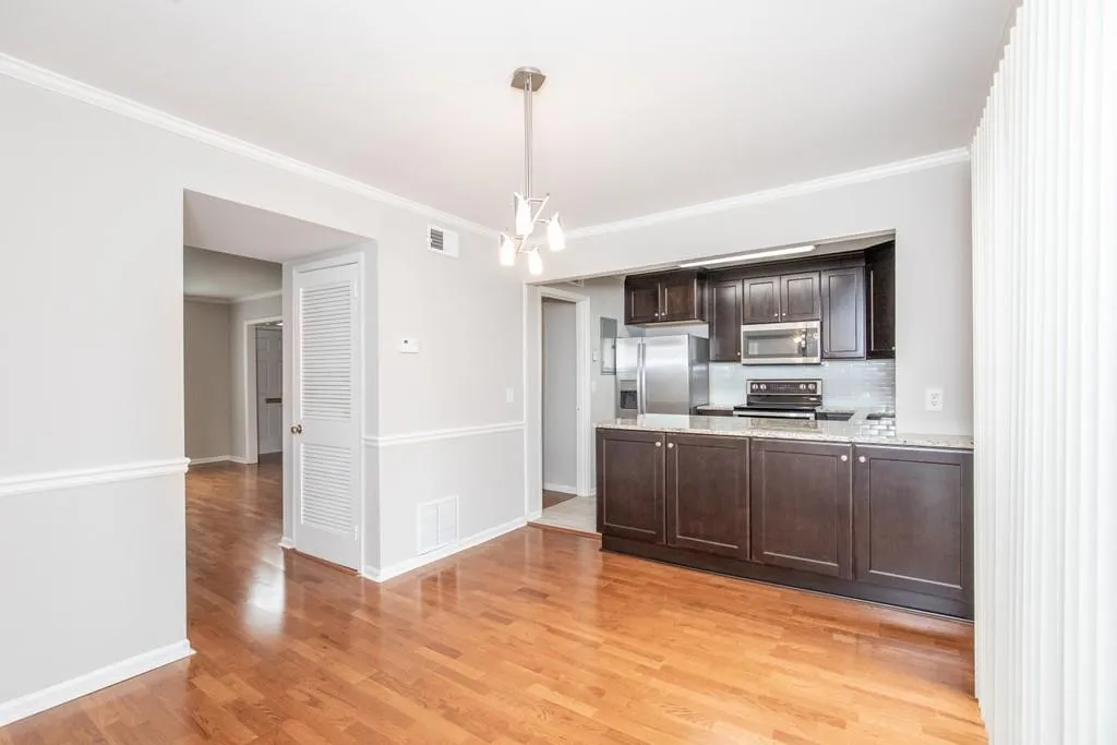 6520 Roswell Road Ne Unit 27, Atlanta, Georgia 30328, 2 Bedrooms Bedrooms, ,1 BathroomBathrooms,Residential,Sold,6520 Roswell Road Ne Unit 27,6793625