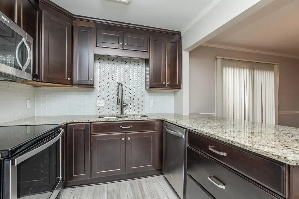6520 Roswell Road Ne Unit 27, Atlanta, Georgia 30328, 2 Bedrooms Bedrooms, ,1 BathroomBathrooms,Residential,Sold,6520 Roswell Road Ne Unit 27,6793625